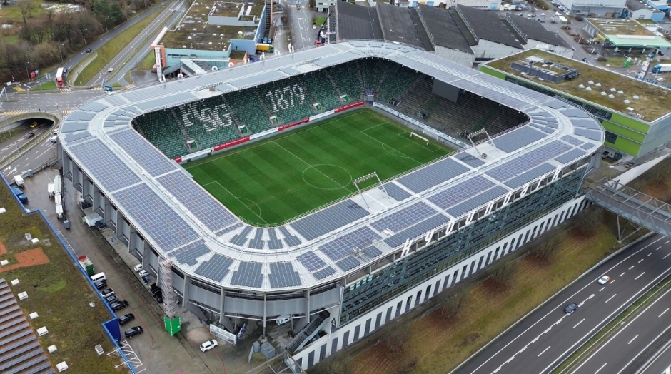 Ansicht Solaranlage auf dem Stadiondach